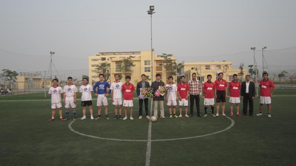 Các Lãnh đạo đại diện cho 2 đơn vị đến sân cổ vũ cho các cầu thủ hai đội