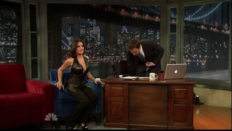 salma hayek drops some serious cleavage on jimmy fallon - santabanta ...