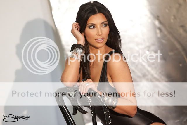 http://i749.photobucket.com/albums/xx135/veekayy30/65030_kim_kardashian_2011_calendar_.jpg